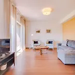 L'orangerie Modern 1bdr Apartment, Ground Floor Διαμέρισμα Βιλαμούρα