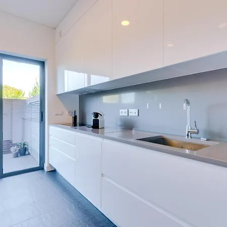 L'orangerie Modern 1bdr Apartment, Ground Floor