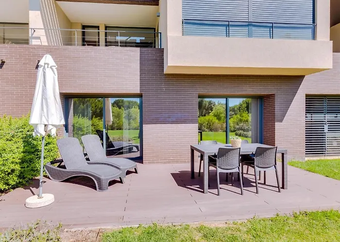 L'orangerie Modern 1bdr Apartment, Ground Floor 公寓