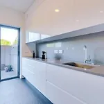 L'orangerie Modern 1bdr Apartment, Ground Floor