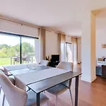 شقة L'orangerie Modern 1bdr Apartment, Ground Floor فيلامورا