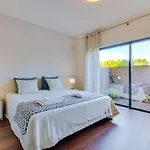 L'orangerie Modern 1bdr Apartment, Ground Floor شقة فيلامورا
