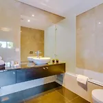 L'orangerie Modern 1bdr Apartment, Ground Floor فيلامورا