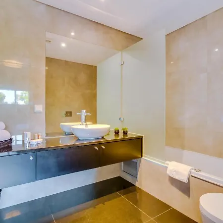 L'orangerie Modern 1bdr Apartment, Ground Floor 维拉摩拉